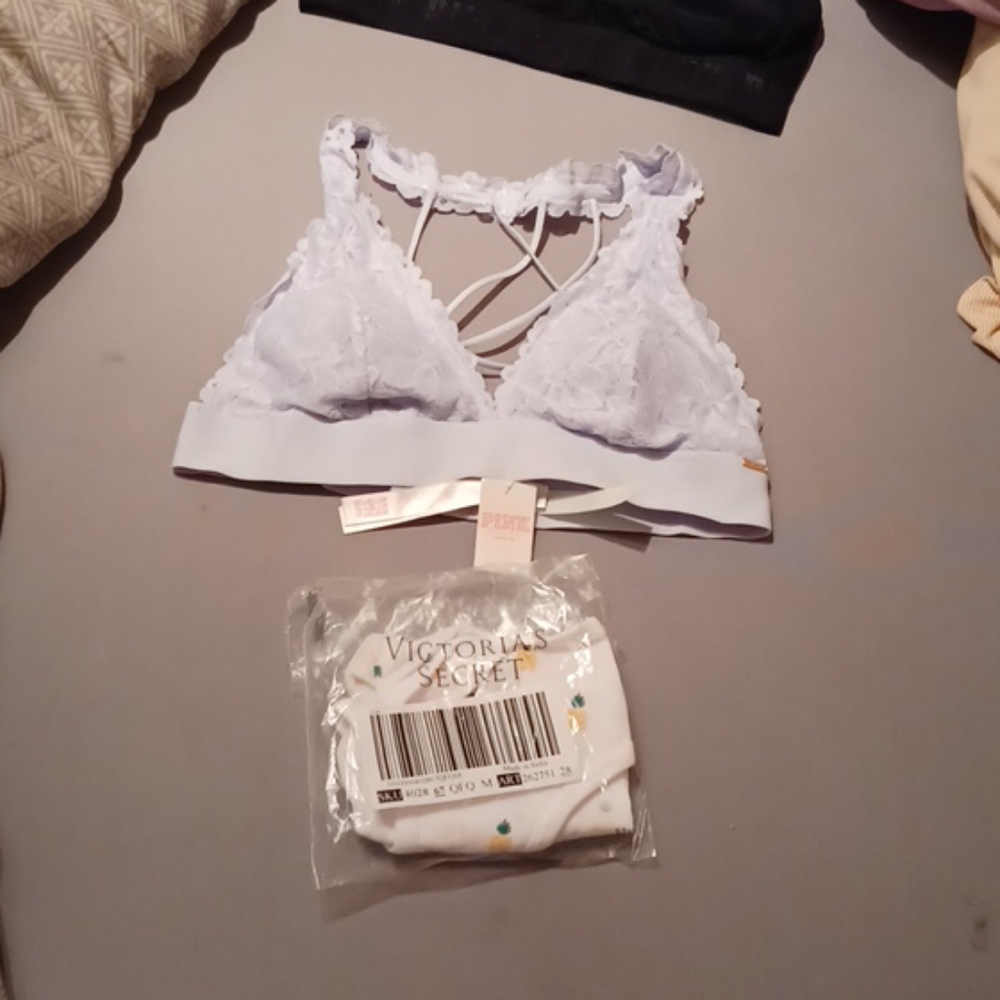 NWT, VS Pink Lace Bralette , VS pantie include